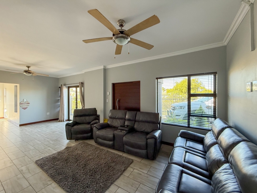 To Let 2 Bedroom Property for Rent in Melodie North West